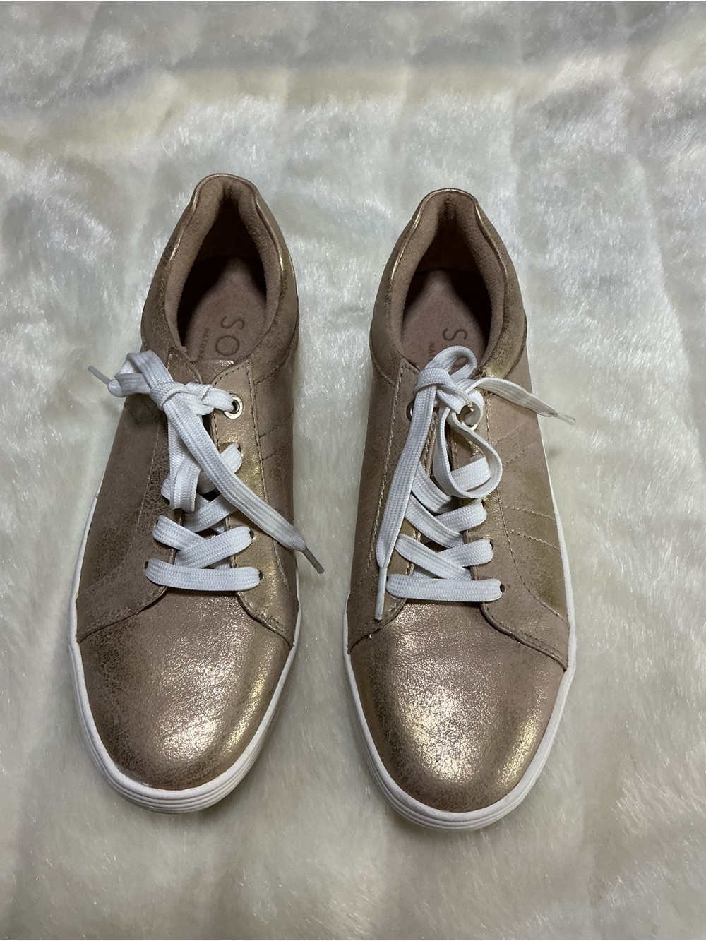 SOUL Naturalizer  woman Metallic gold Sneakers Sz 7.5 M